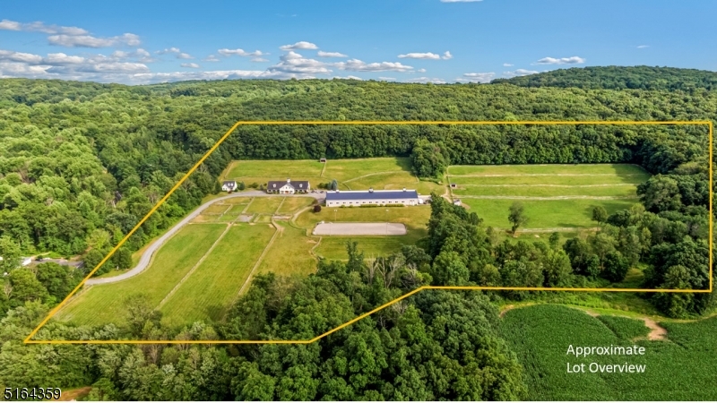 16 HANDS FARM - Residential