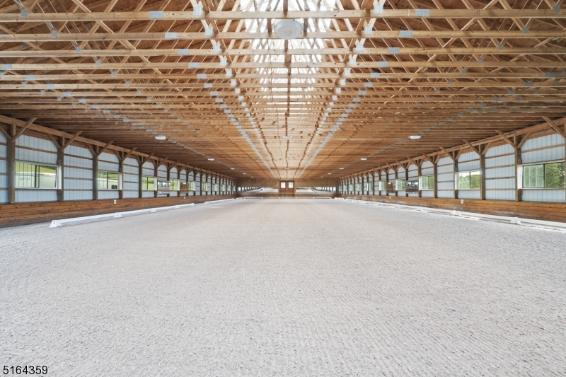 16 HANDS FARM - Residential