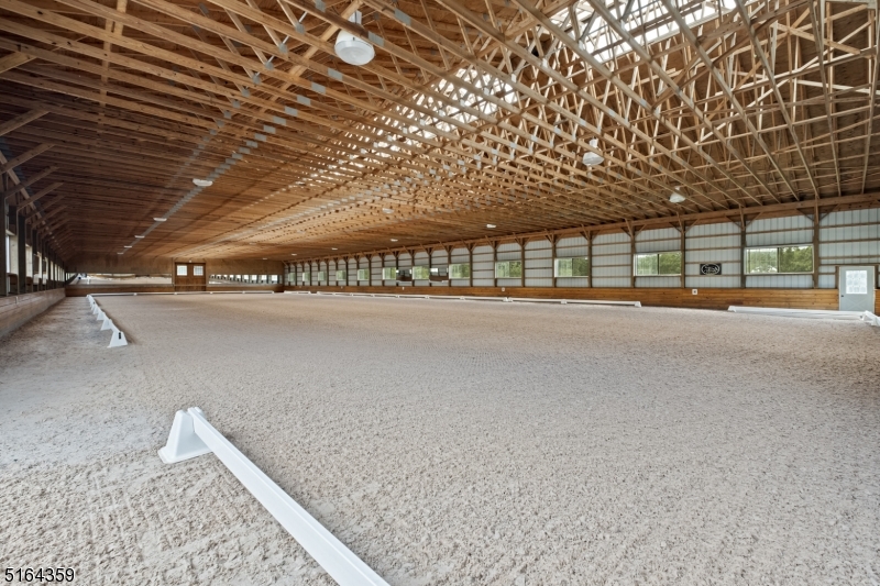 16 HANDS FARM - Residential