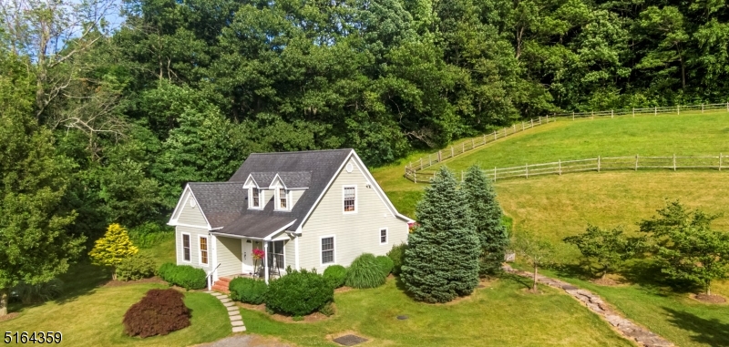 16 HANDS FARM - Residential