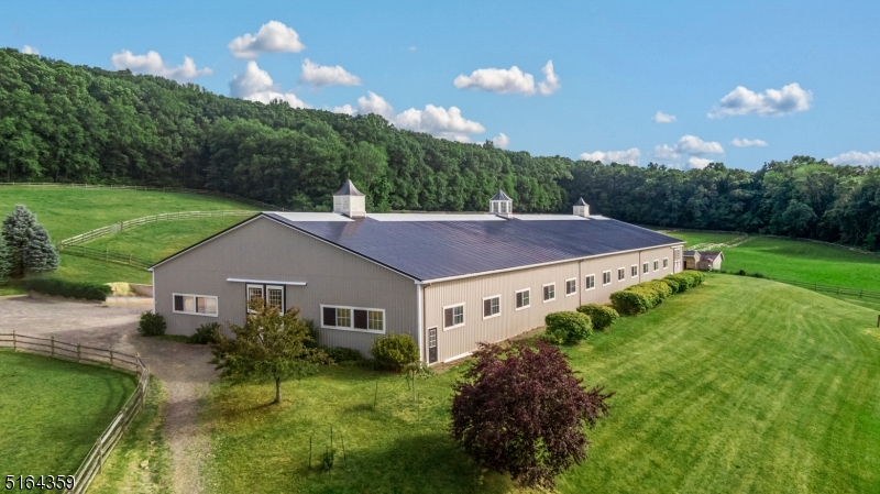 16 HANDS FARM - Residential