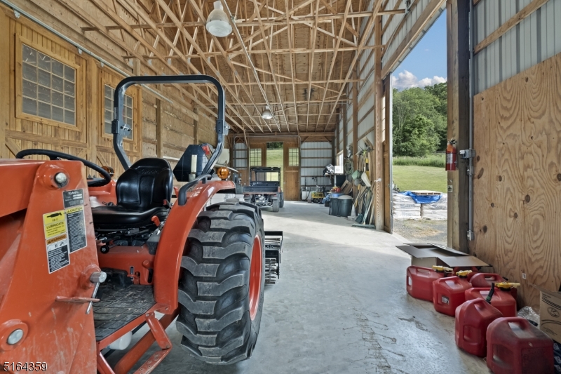 16 HANDS FARM - Residential