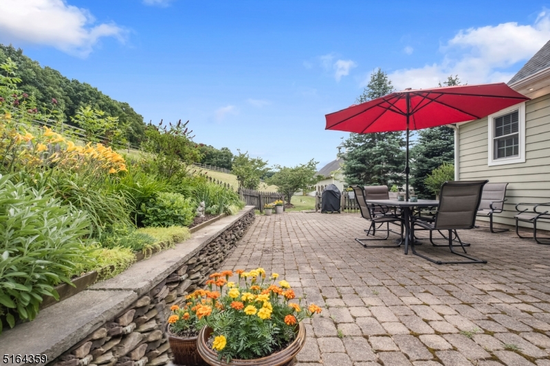 16 HANDS FARM - Residential