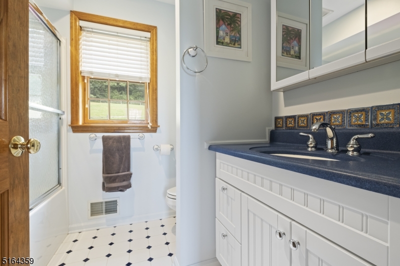 16 HANDS FARM - Residential