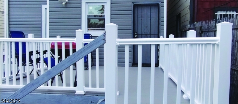 46 Sanford St - Photo 2