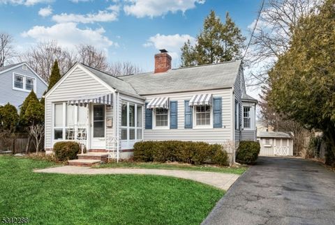 174 Madison Ave, Midland Park Boro, NJ 07432 - #: 3949359