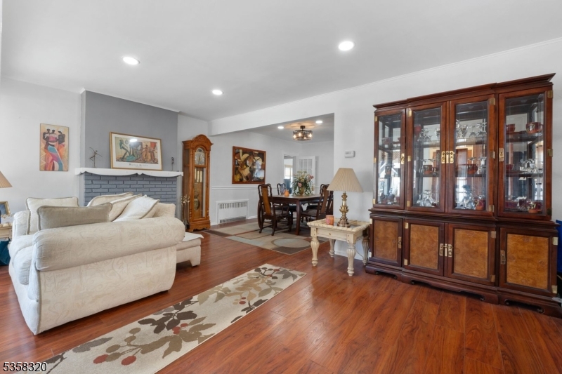 337 Little St