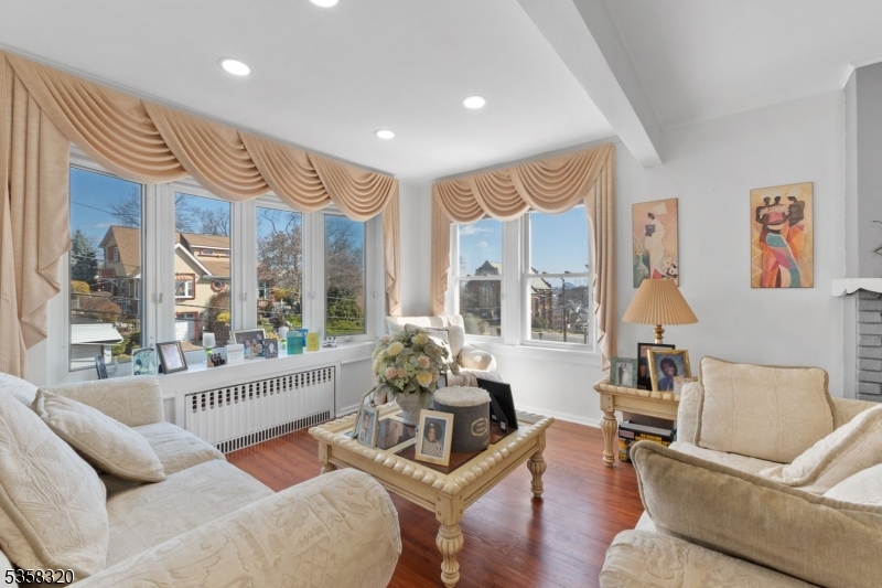 337 Little St