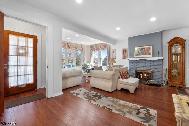 337 Little St