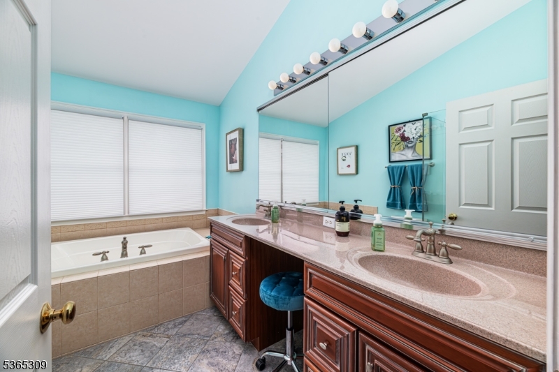 BRIAR CREST - Residential