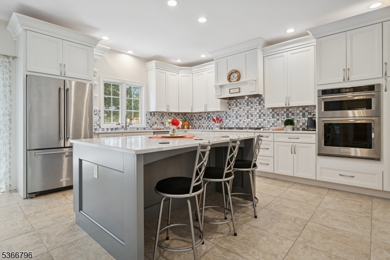 Paramount Estates - Residential