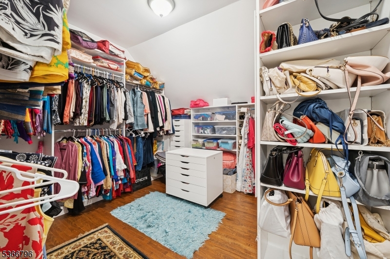 Paramount Estates - Residential