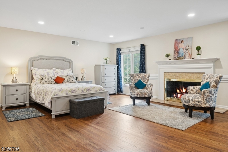 Paramount Estates - Residential