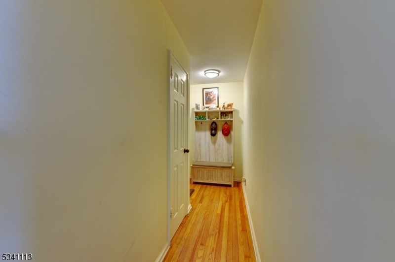 Verona Twp., New Jersey 07004, United States, 2 Bedrooms Bedrooms, ,1 BathroomBathrooms,Residential,Active,81514