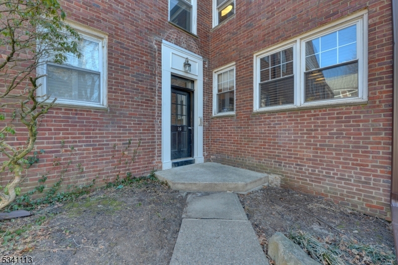 Verona Twp., New Jersey 07004, United States, 2 Bedrooms Bedrooms, ,1 BathroomBathrooms,Residential,Active,81514