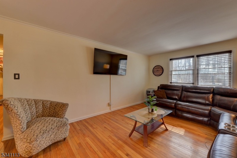 Verona Twp., New Jersey 07004, United States, 2 Bedrooms Bedrooms, ,1 BathroomBathrooms,Residential,Active,81514