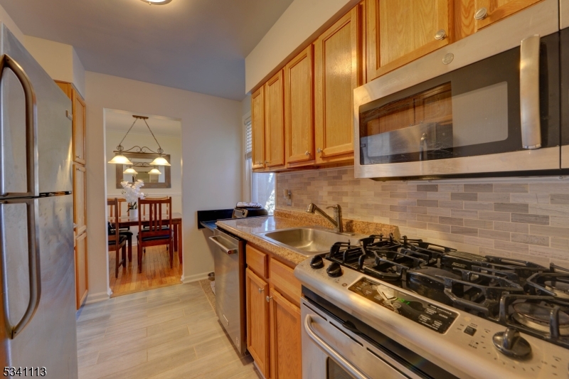 Verona Twp., New Jersey 07004, United States, 2 Bedrooms Bedrooms, ,1 BathroomBathrooms,Residential,Active,81514