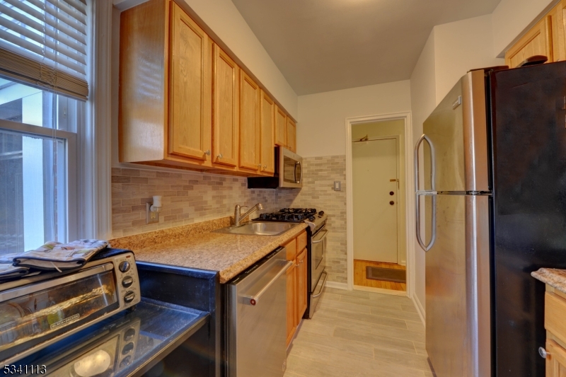 Verona Twp., New Jersey 07004, United States, 2 Bedrooms Bedrooms, ,1 BathroomBathrooms,Residential,Active,81514