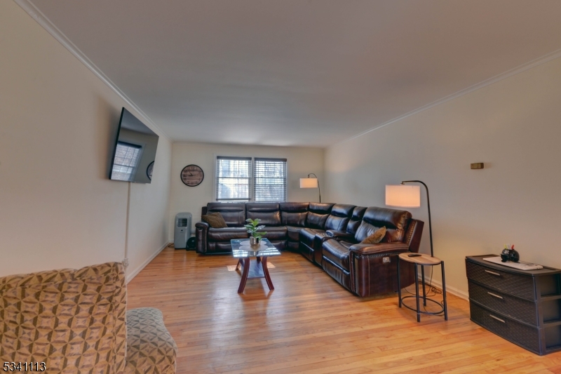 Verona Twp., New Jersey 07004, United States, 2 Bedrooms Bedrooms, ,1 BathroomBathrooms,Residential,Active,81514