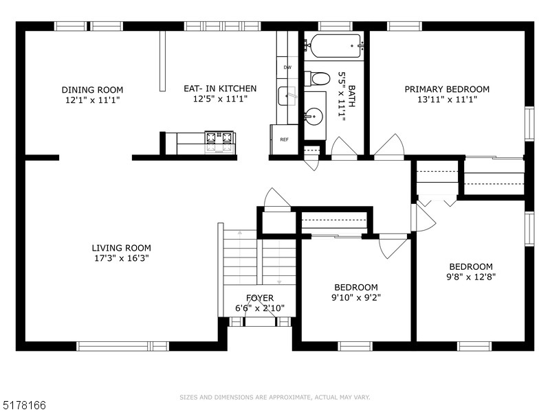 Main image without alt text