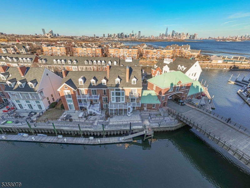 30 Half Moon Isle
