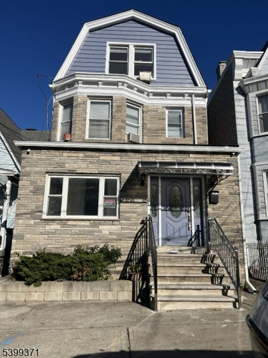 Beautiful spacious 1st Floor apartment with 4 bedrooms and 2 bathrooms.  Primary bedroom has its own bathroom.  Living room/ Dining Room Combo and Updated Kitchen.  Public Transportation available at West Side Ave and JF Kennedy Blvd. Close to Lincoln Park.