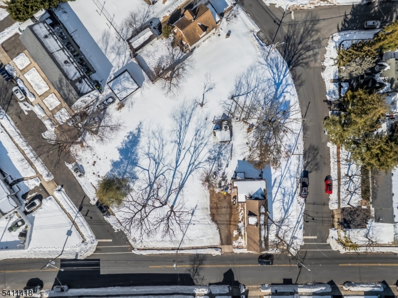 DESIRABLE WESTON - Residential