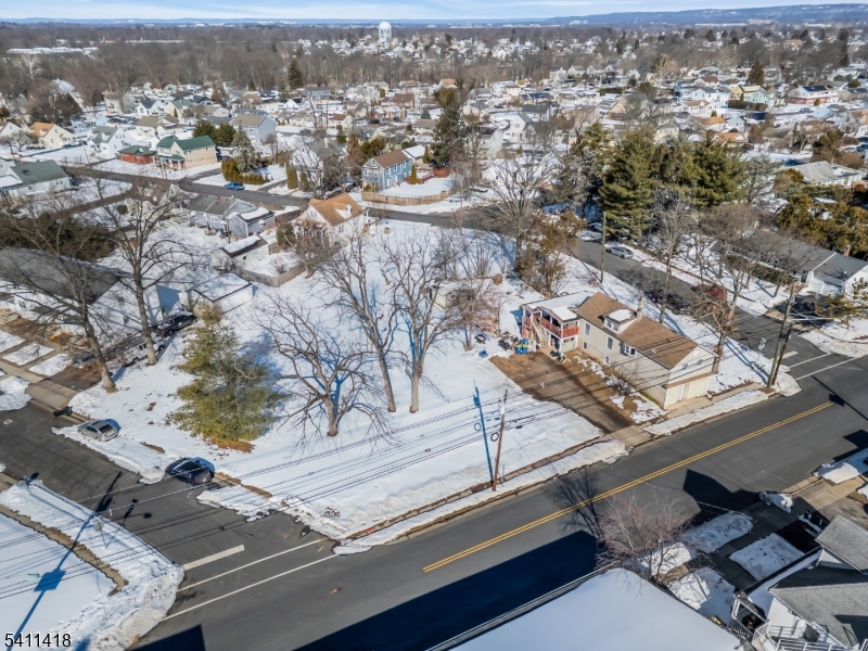 DESIRABLE WESTON - Residential