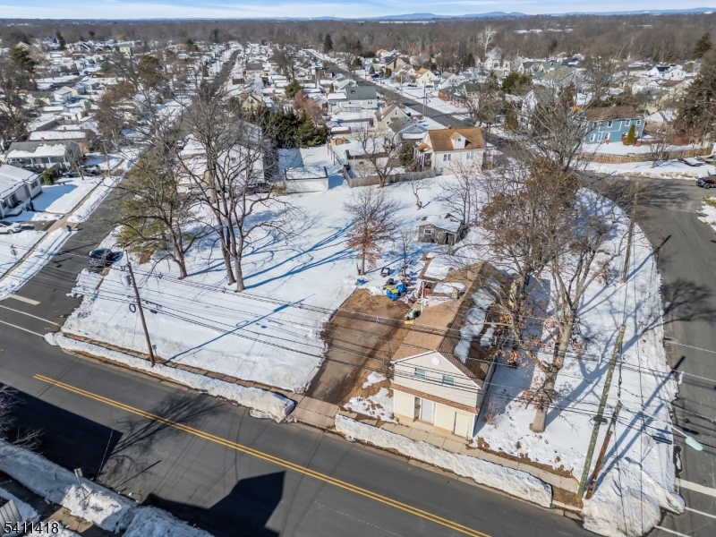 DESIRABLE WESTON - Residential