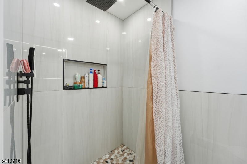 Polonaise - Residential