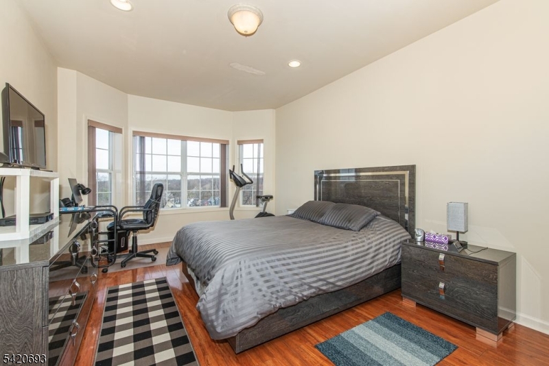 Mountain Ridge - Residential