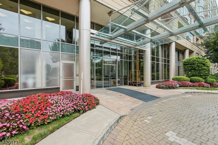 Beautiful and spacious corner home offering privacy and the most luxurious amenities. This 2 bedroom 2 bathroom home features hardwood flooring, open kitchen with granite countertops, stainless steel appliance, custom cabinets and designer backsplash. Master bedroom is oversized and offers separate soaking tub and enclosed shower. This home has been meticulously maintained and is sure to exceed any buyer expectations.