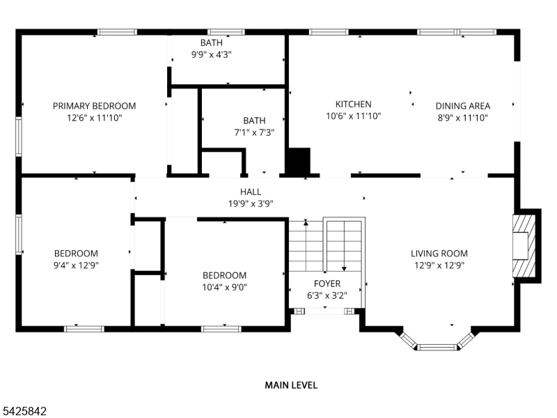 Main image without alt text