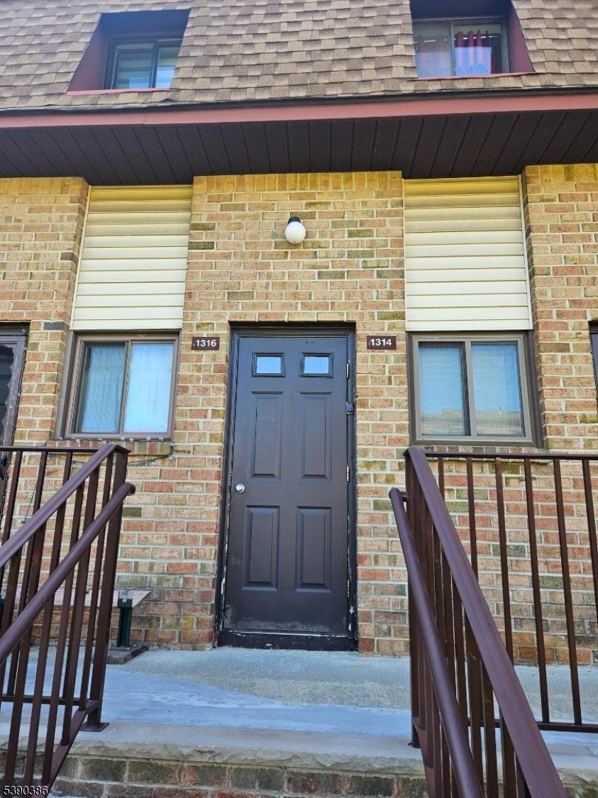 Oaks/North Brunswick Condo - Residential