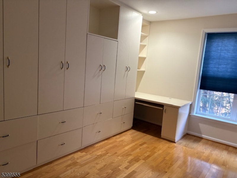 Rockaway Twp., New Jersey 07866, United States, 2 Bedrooms Bedrooms, ,2 BathroomsBathrooms,Residential,Active,250529