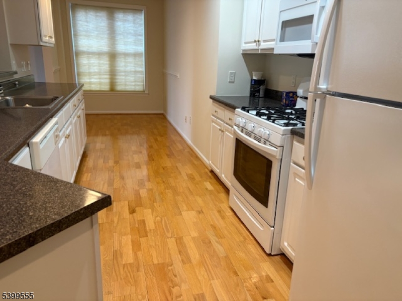 Rockaway Twp., New Jersey 07866, United States, 2 Bedrooms Bedrooms, ,2 BathroomsBathrooms,Residential,Active,250529