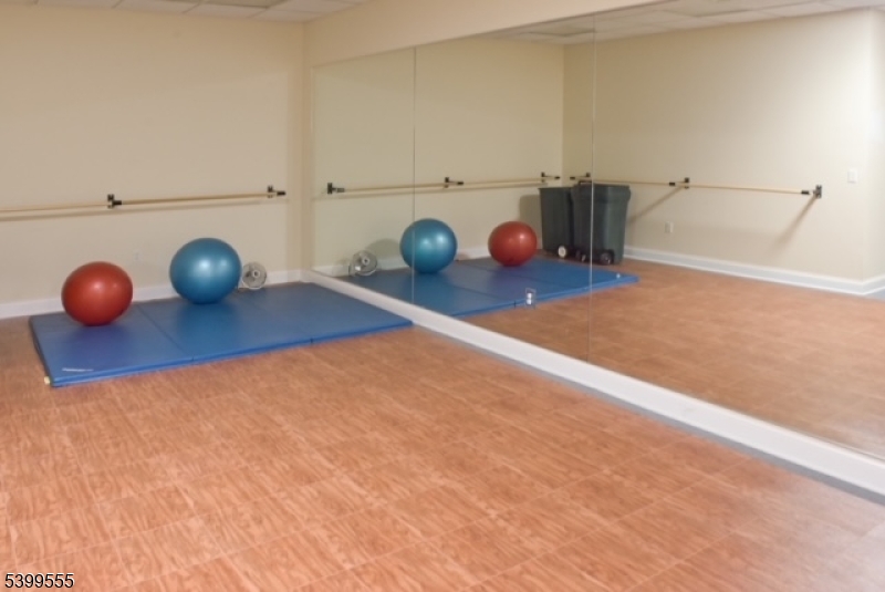 Rockaway Twp., New Jersey 07866, United States, 2 Bedrooms Bedrooms, ,2 BathroomsBathrooms,Residential,Active,250529