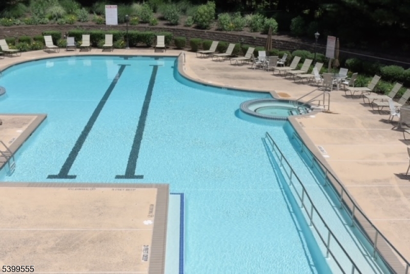 Rockaway Twp., New Jersey 07866, United States, 2 Bedrooms Bedrooms, ,2 BathroomsBathrooms,Residential,Active,250529