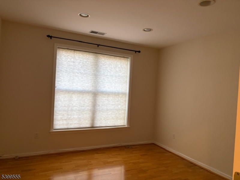 Rockaway Twp., New Jersey 07866, United States, 2 Bedrooms Bedrooms, ,2 BathroomsBathrooms,Residential,Active,250529