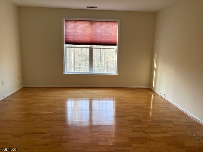 Rockaway Twp., New Jersey 07866, United States, 2 Bedrooms Bedrooms, ,2 BathroomsBathrooms,Residential,Active,250529