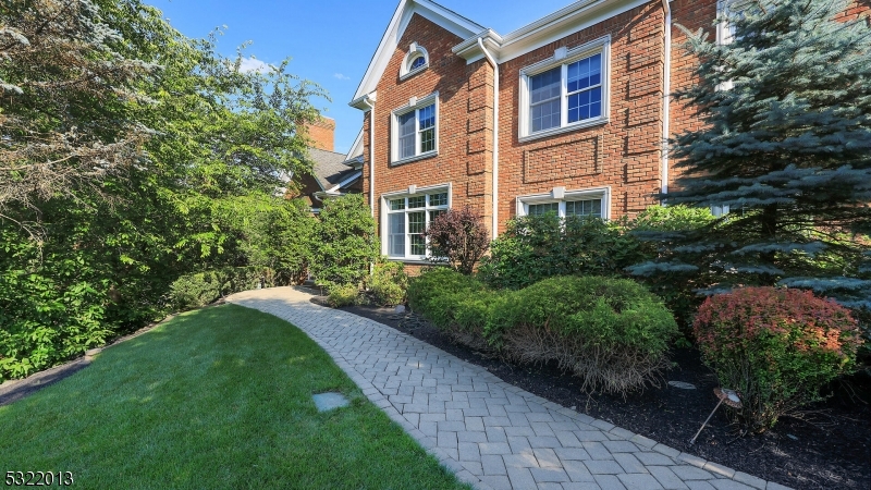 Emerald Pond - Residential