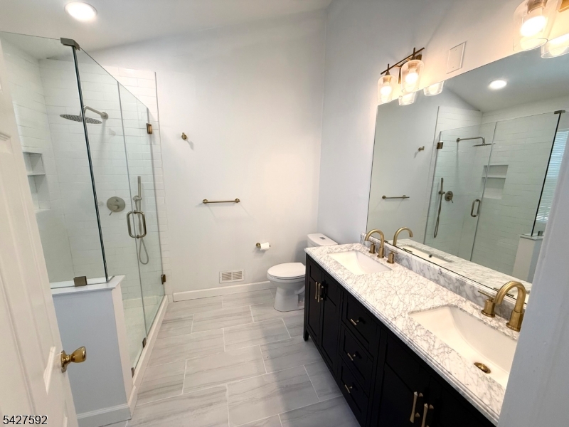 WYNNEFIELD AT SOMERSET - Residential