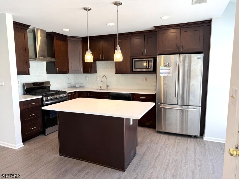 WYNNEFIELD AT SOMERSET - Residential