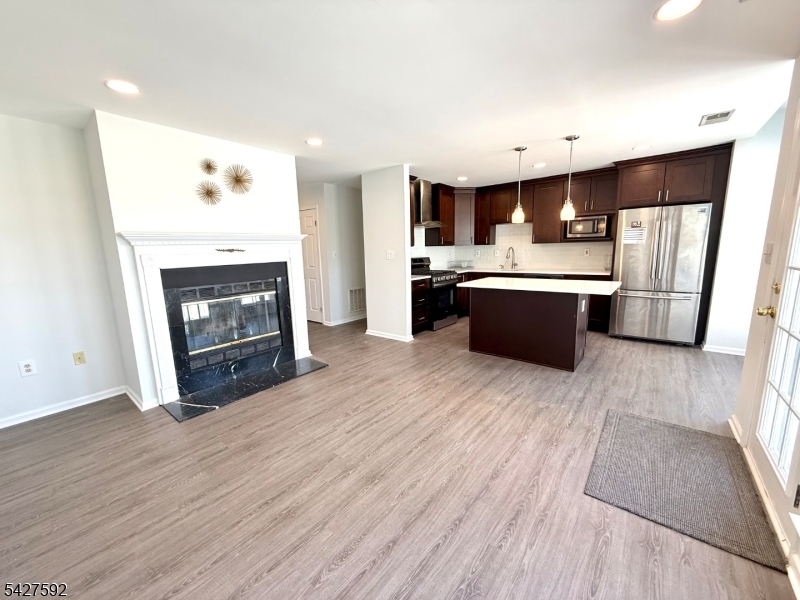 WYNNEFIELD AT SOMERSET - Residential