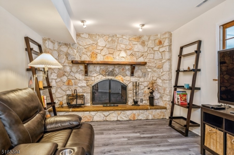 CEDAR KNOLLS - Residential