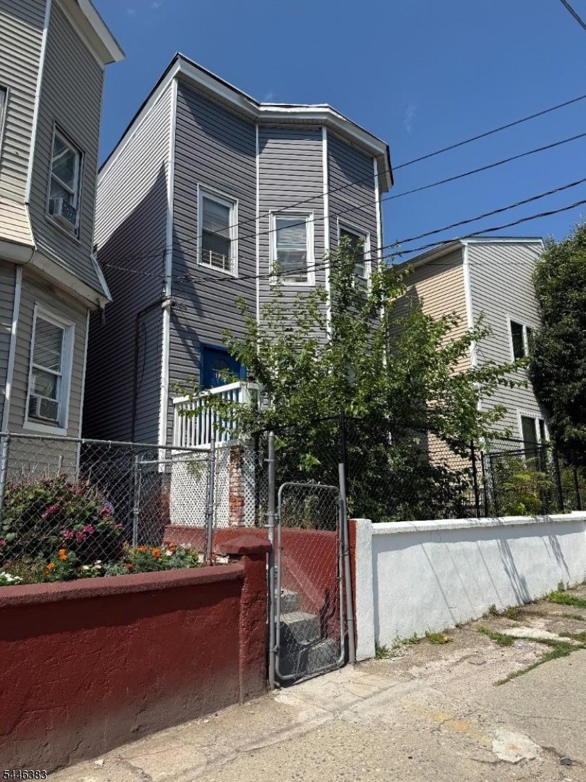 Photo 1 of 3 — 125 Governor St, Paterson City, NJ 07501