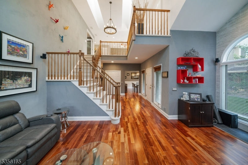 11 Louis Dr