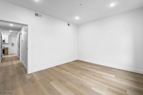 MLS: 3950100