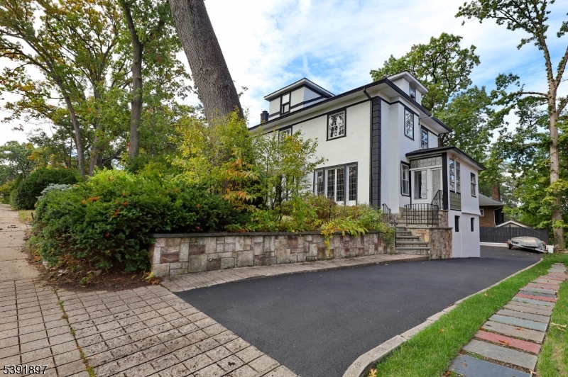 EASTSIDE MANOR SECTION - Residential