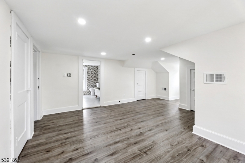 EASTSIDE MANOR SECTION - Residential